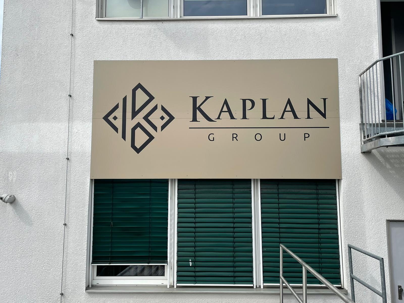 Kaplan - Plattenbeschriftung